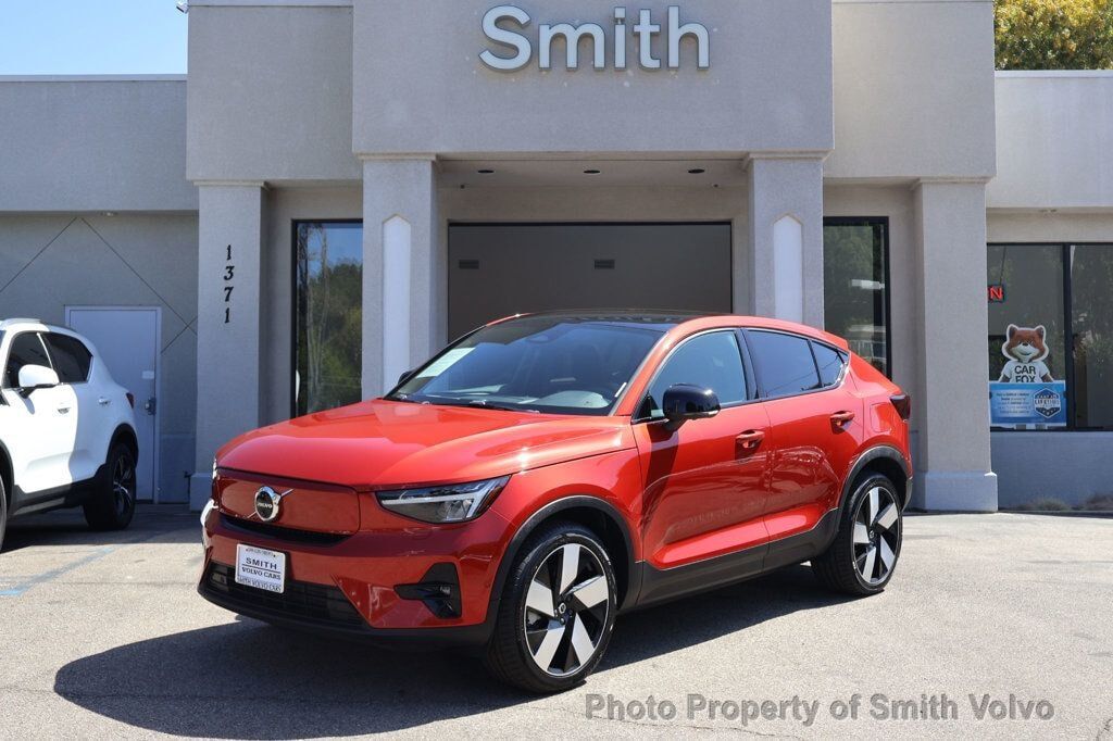 2023 VOLVO C40