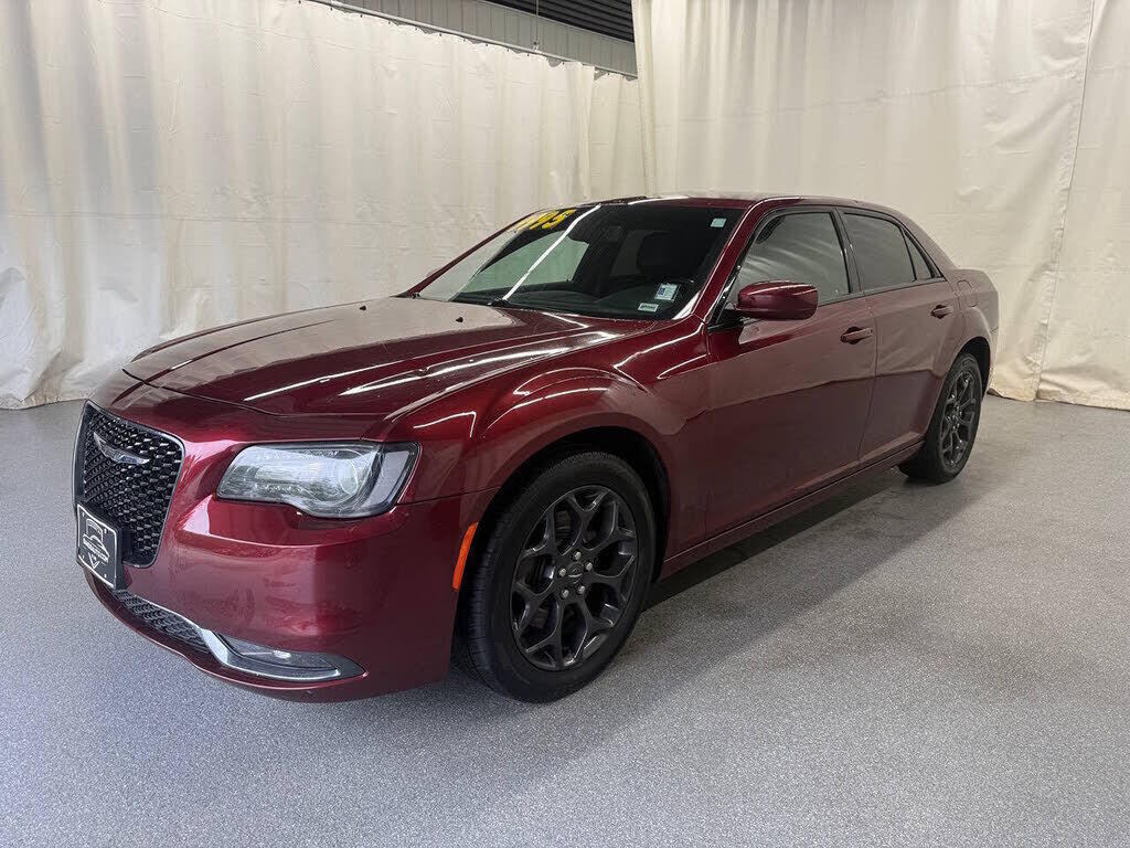 2019 CHRYSLER 300