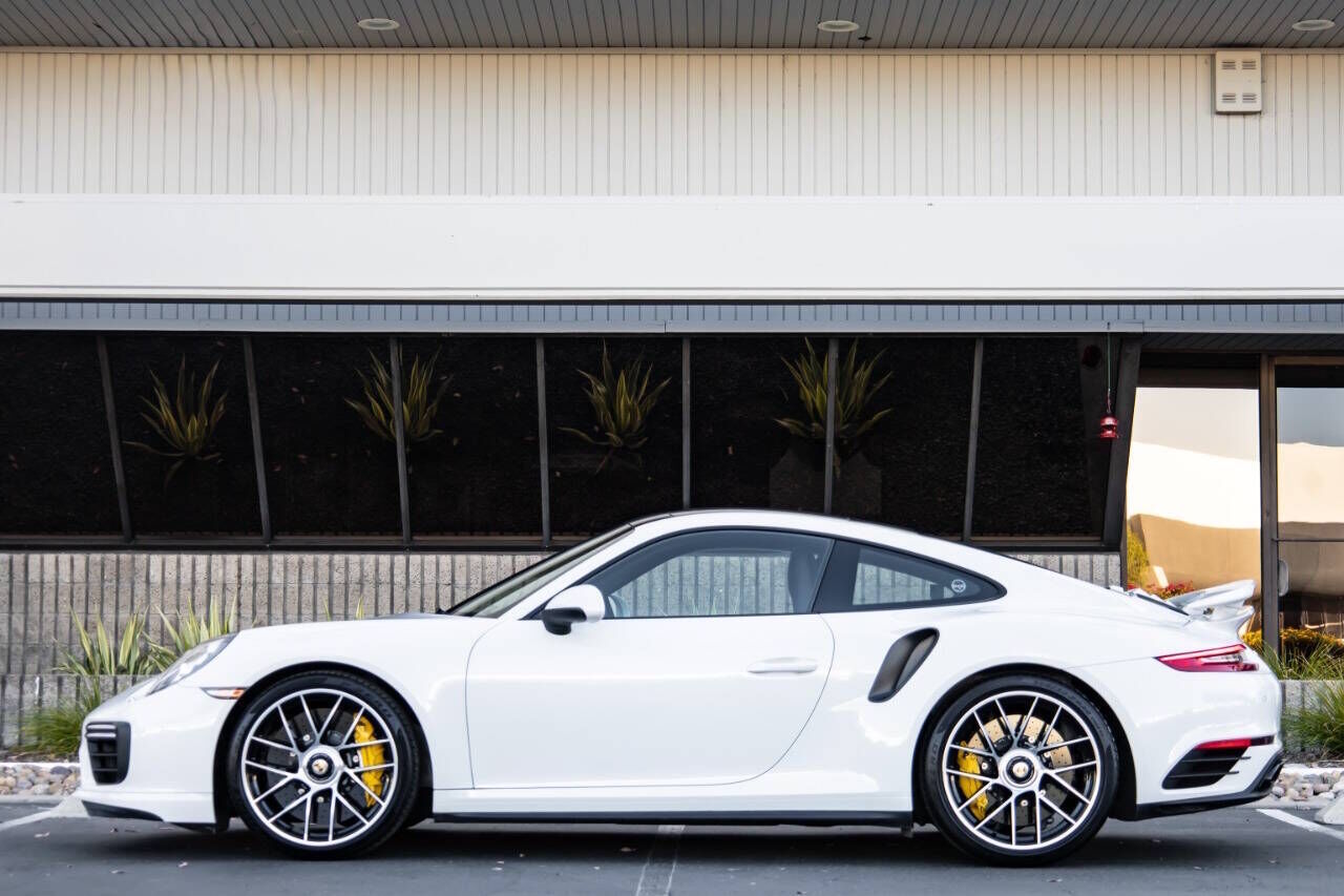 2017 PORSCHE 911