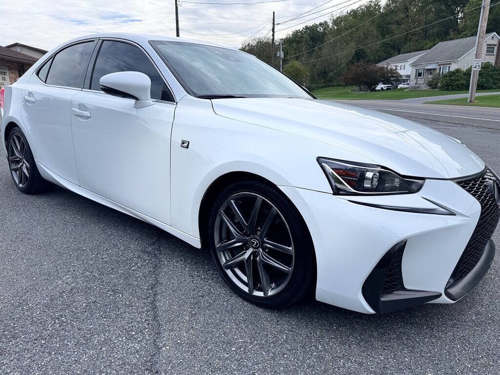 2019 LEXUS IS