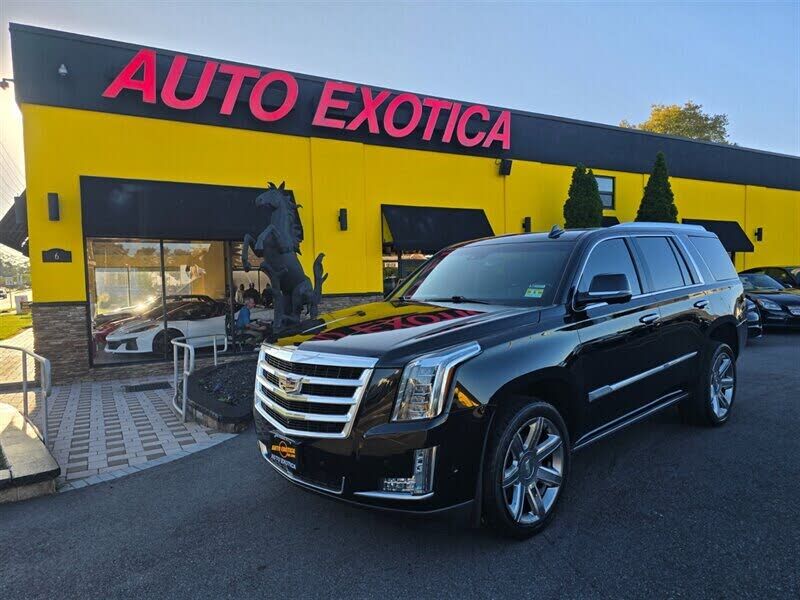 2017 CADILLAC Escalade