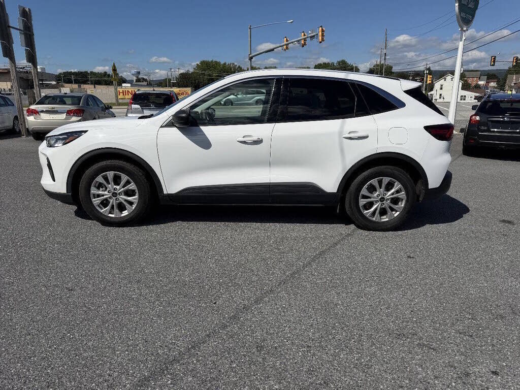 2024 FORD Escape