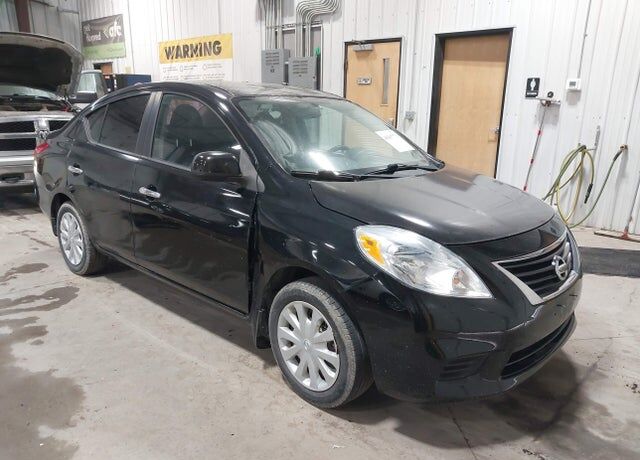 2012 NISSAN Versa