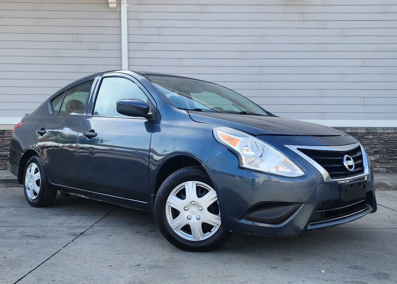 2017 NISSAN Versa