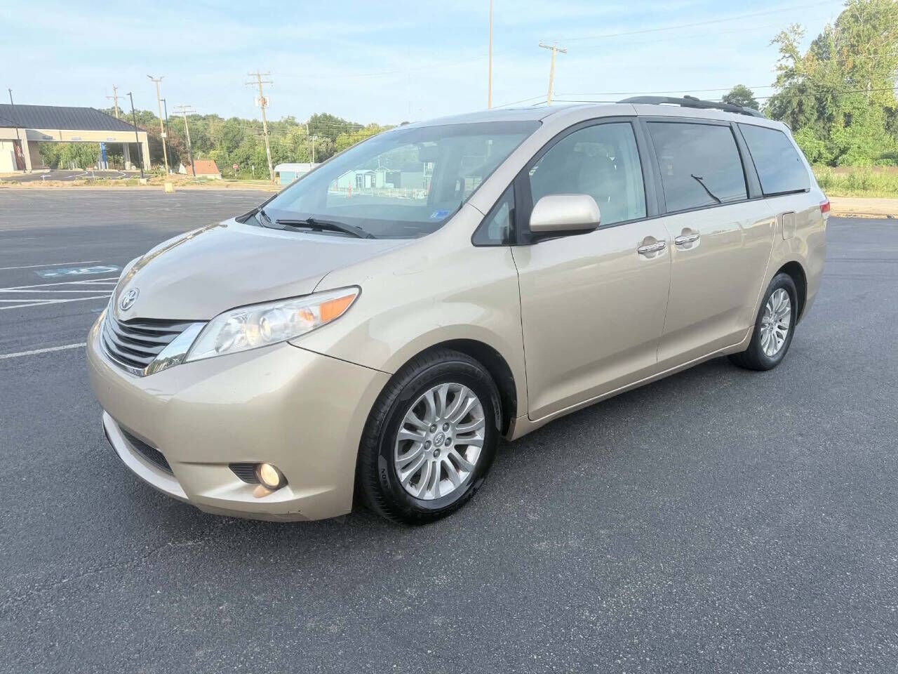 2011 TOYOTA Sienna