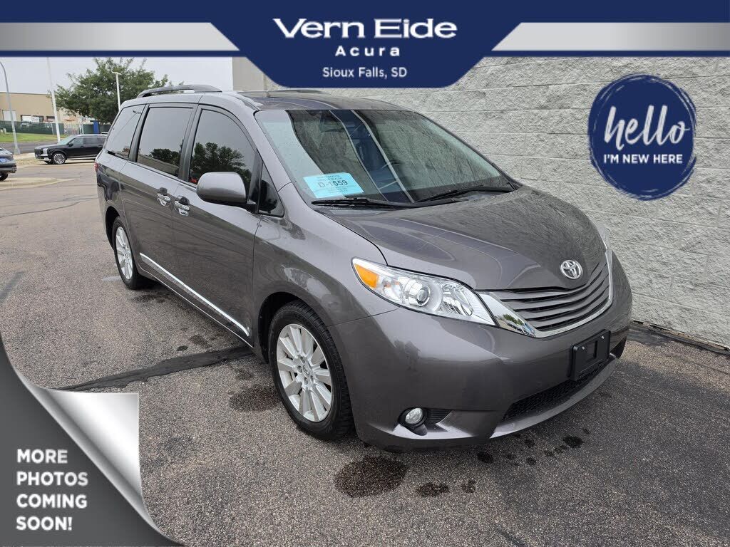 2017 TOYOTA Sienna
