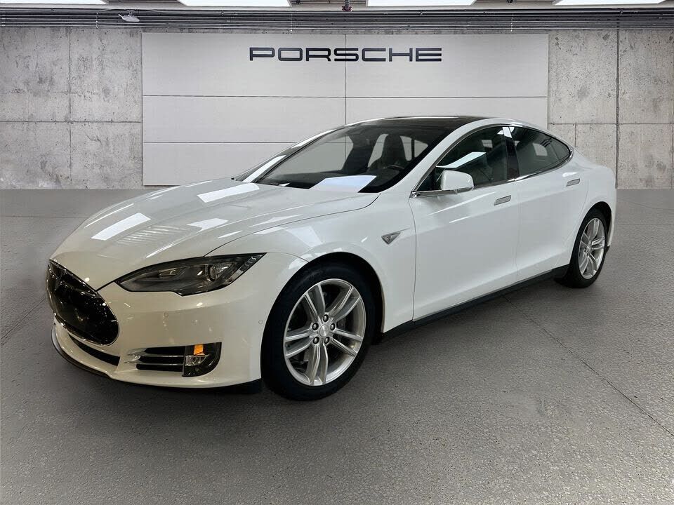2015 TESLA Model S