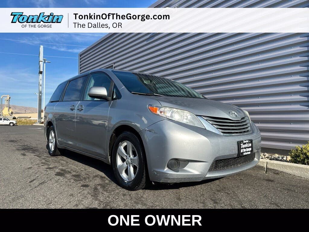 2016 TOYOTA Sienna