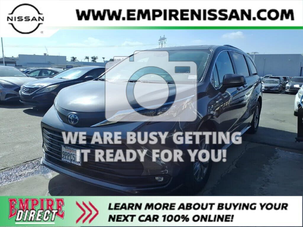 2025 TOYOTA Sienna