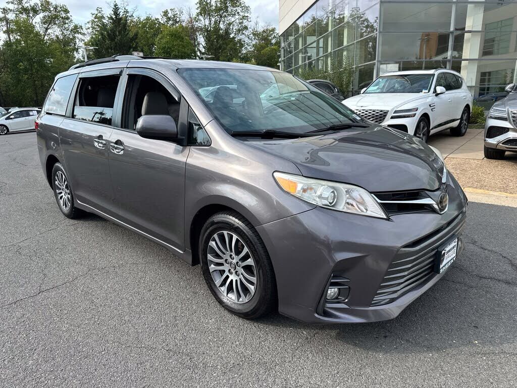 2018 TOYOTA Sienna