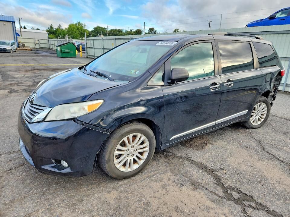2015 TOYOTA Sienna