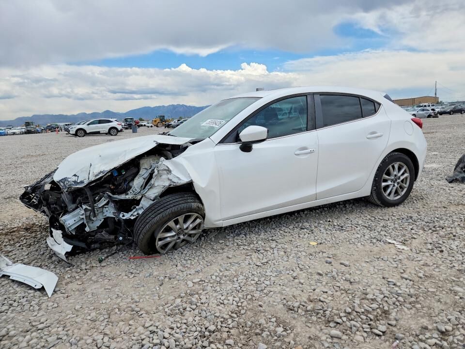 2016 MAZDA Mazda3