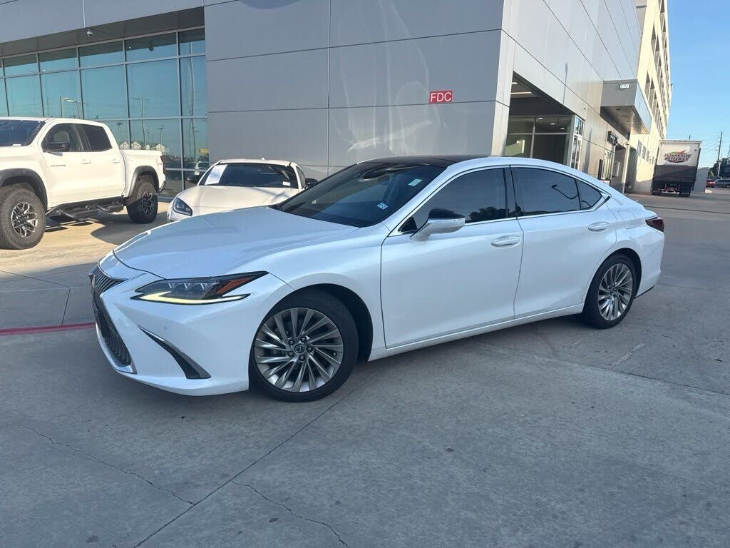 2019 LEXUS ES