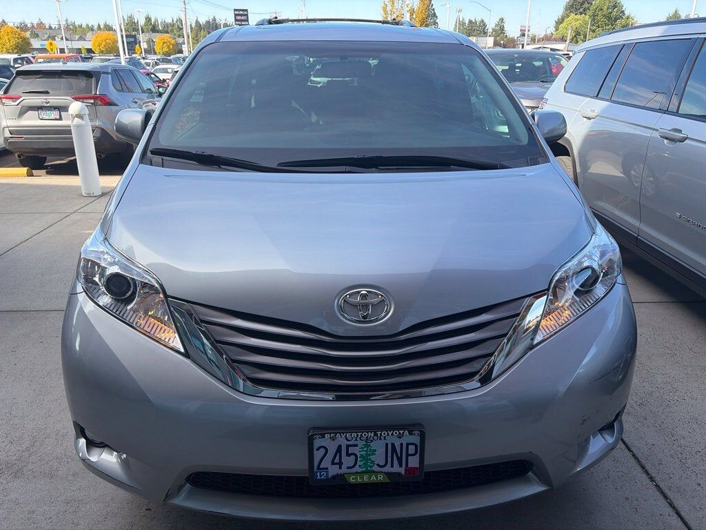 2017 TOYOTA Sienna