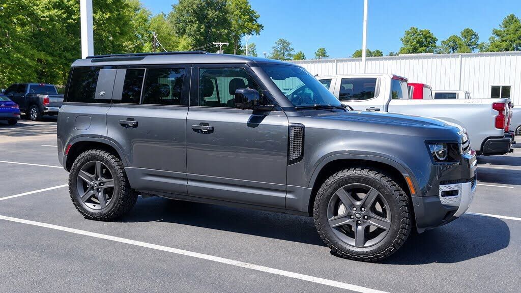 2023 LAND ROVER Defender