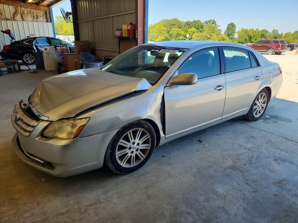 2005 TOYOTA Avalon