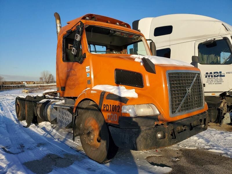 2015 VOLVO TRUCK VNM