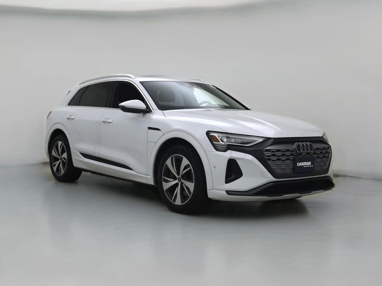 2024 AUDI Q8