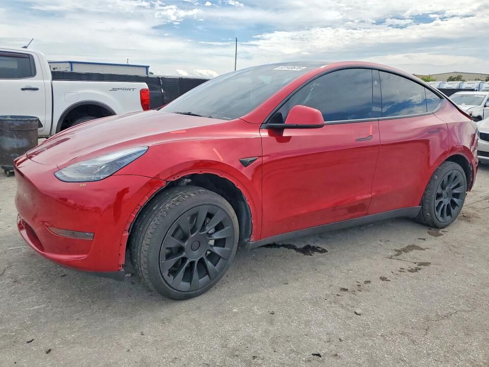 2024 TESLA Model Y