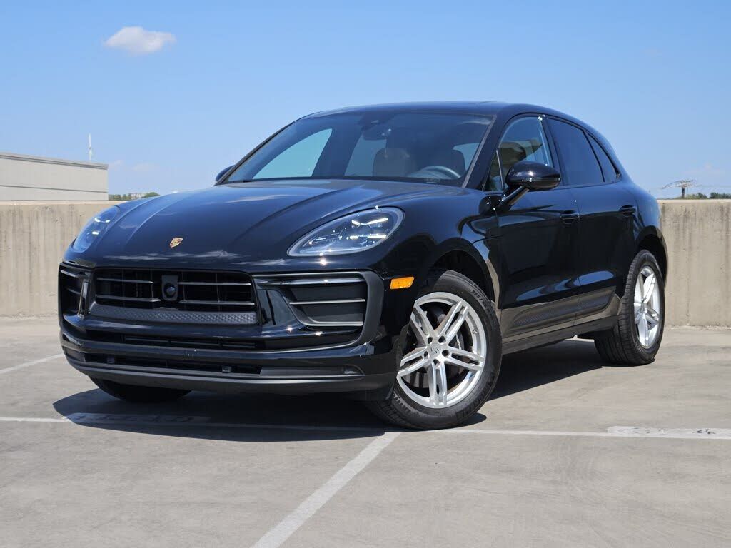 2026 PORSCHE Macan