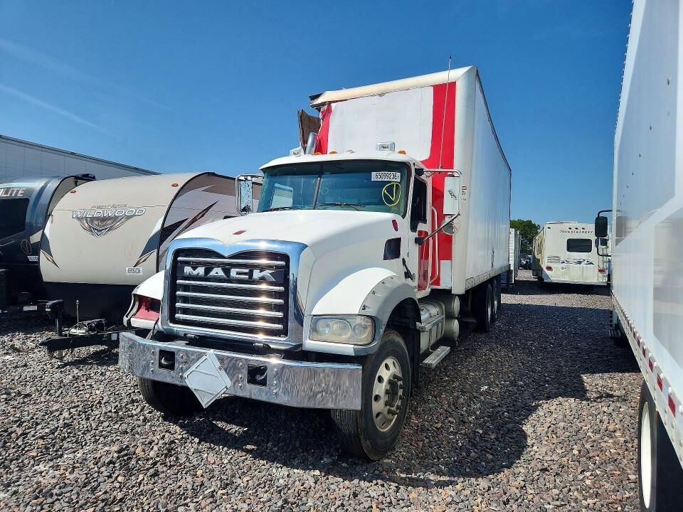 2018 MACK GU