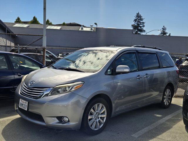 2017 TOYOTA Sienna