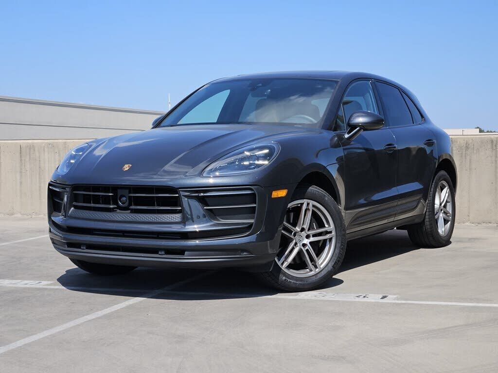 2026 PORSCHE Macan