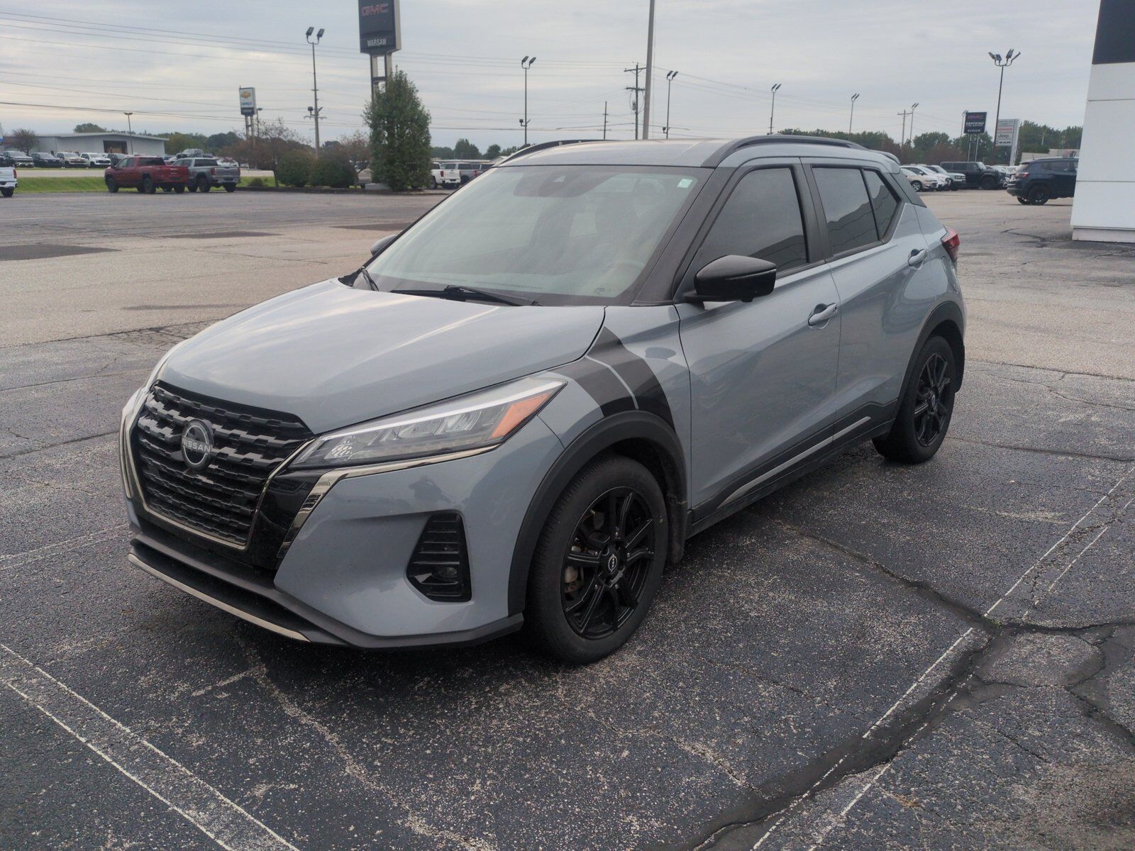 2023 NISSAN Kicks