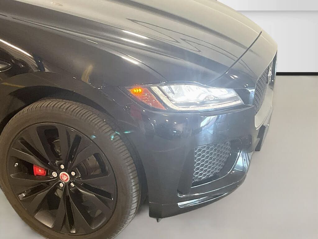 2017 JAGUAR F-Pace