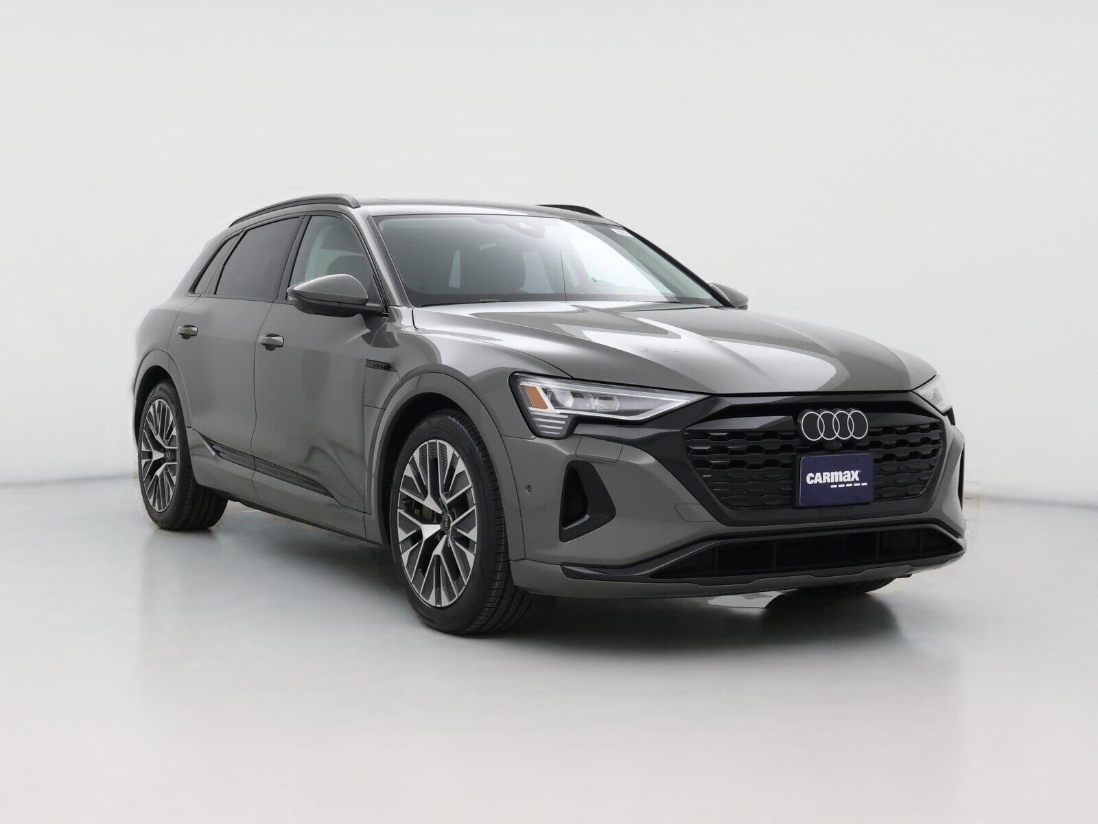 2024 AUDI Q8