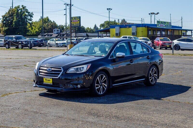 2017 SUBARU Legacy