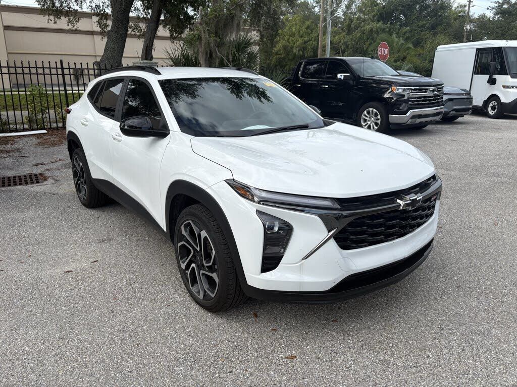 2025 CHEVROLET Trax