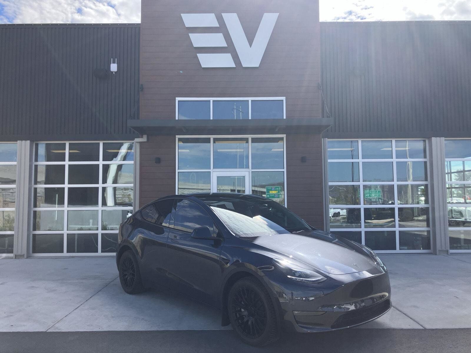 2024 TESLA Model Y