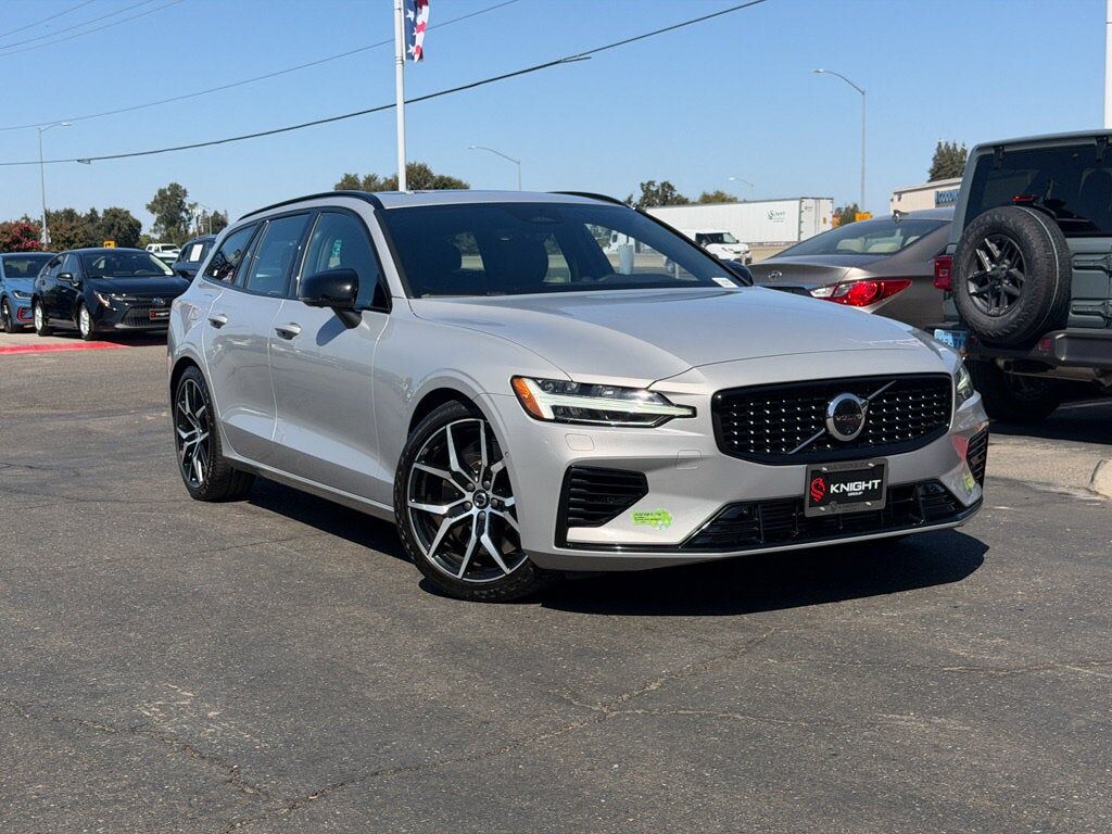 2024 VOLVO V60