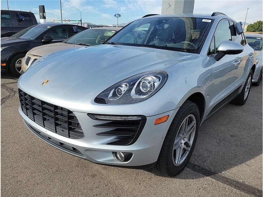 2017 PORSCHE Macan