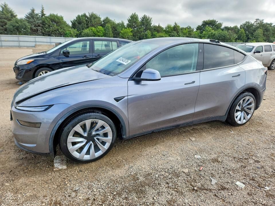 2026 TESLA Model Y