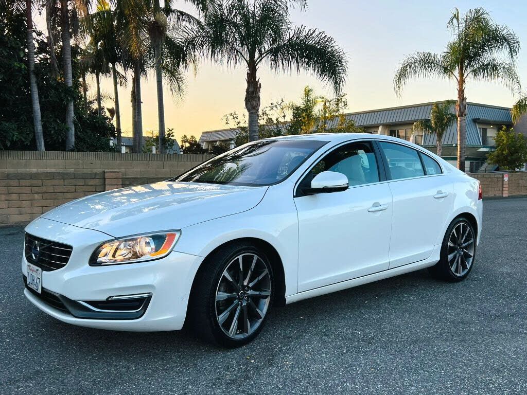 2015 VOLVO S60