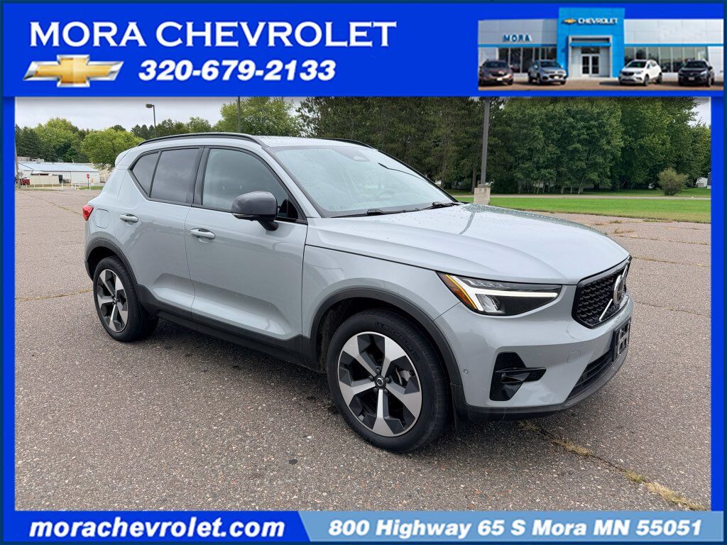 2024 VOLVO XC40