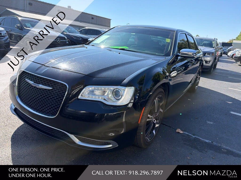 2019 CHRYSLER 300