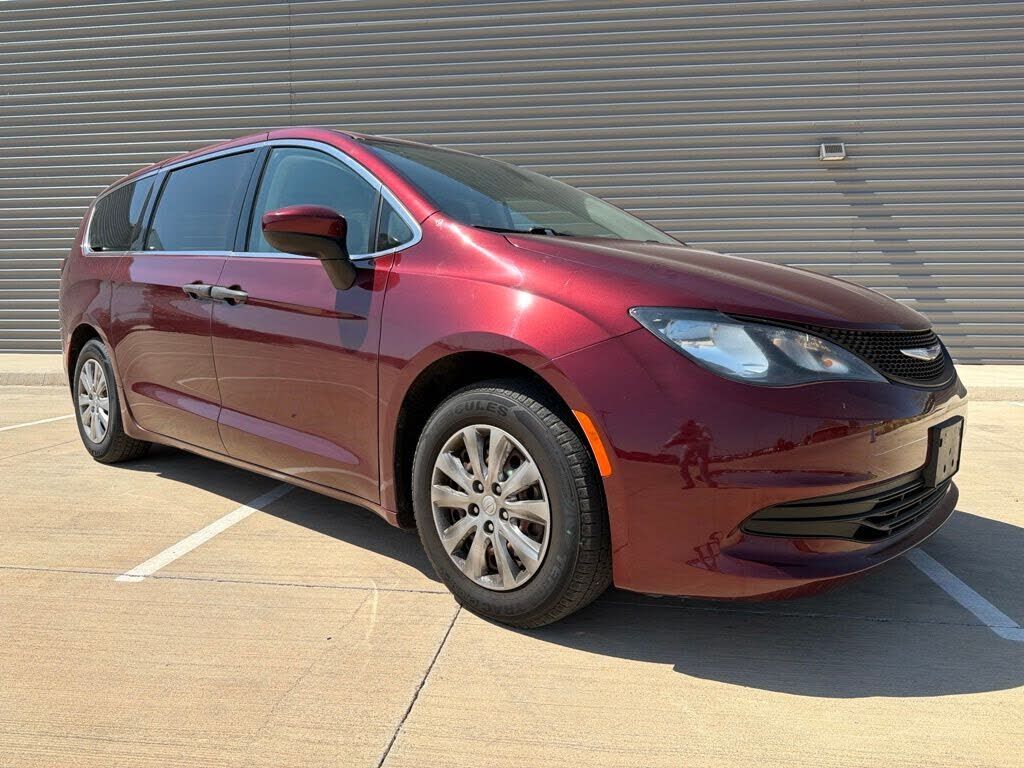 2020 CHRYSLER Voyager
