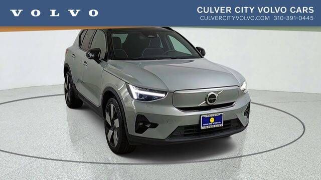 2024 VOLVO XC40