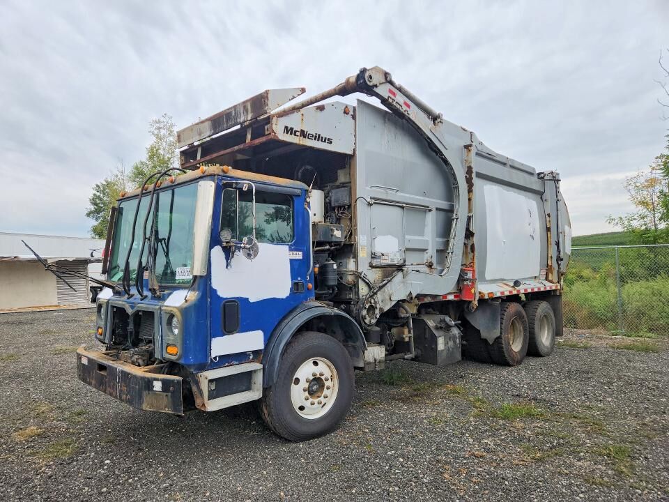 2016 MACK MRU