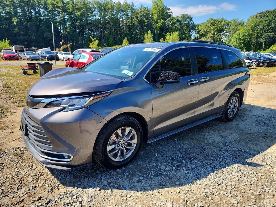 2022 TOYOTA Sienna