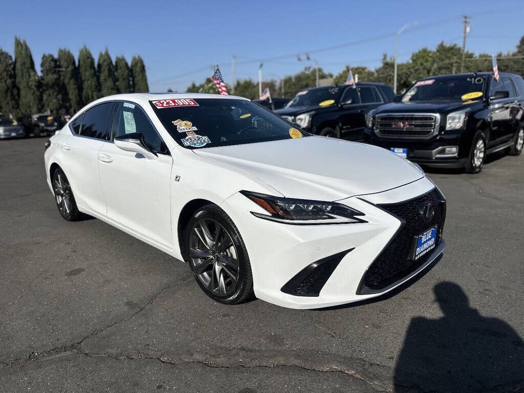 2019 LEXUS ES