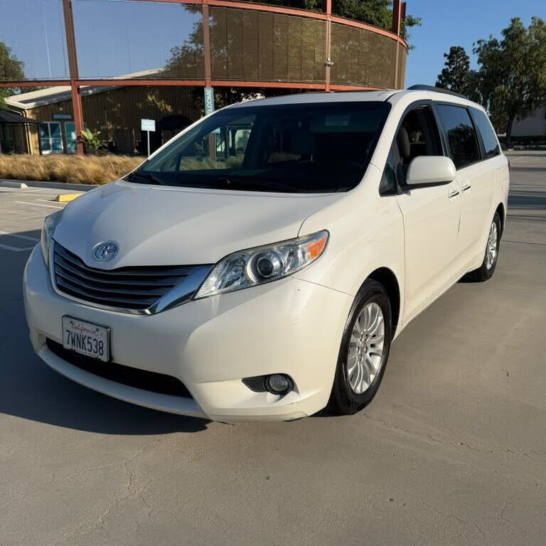 2017 TOYOTA Sienna