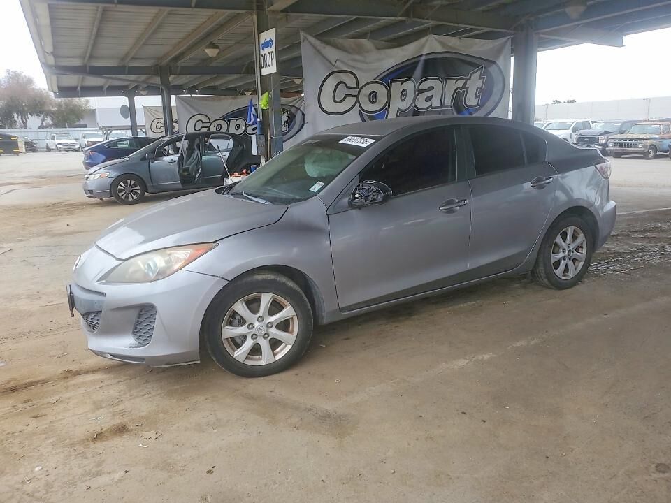 2013 MAZDA Mazda3