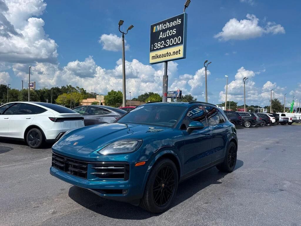 2025 PORSCHE Cayenne