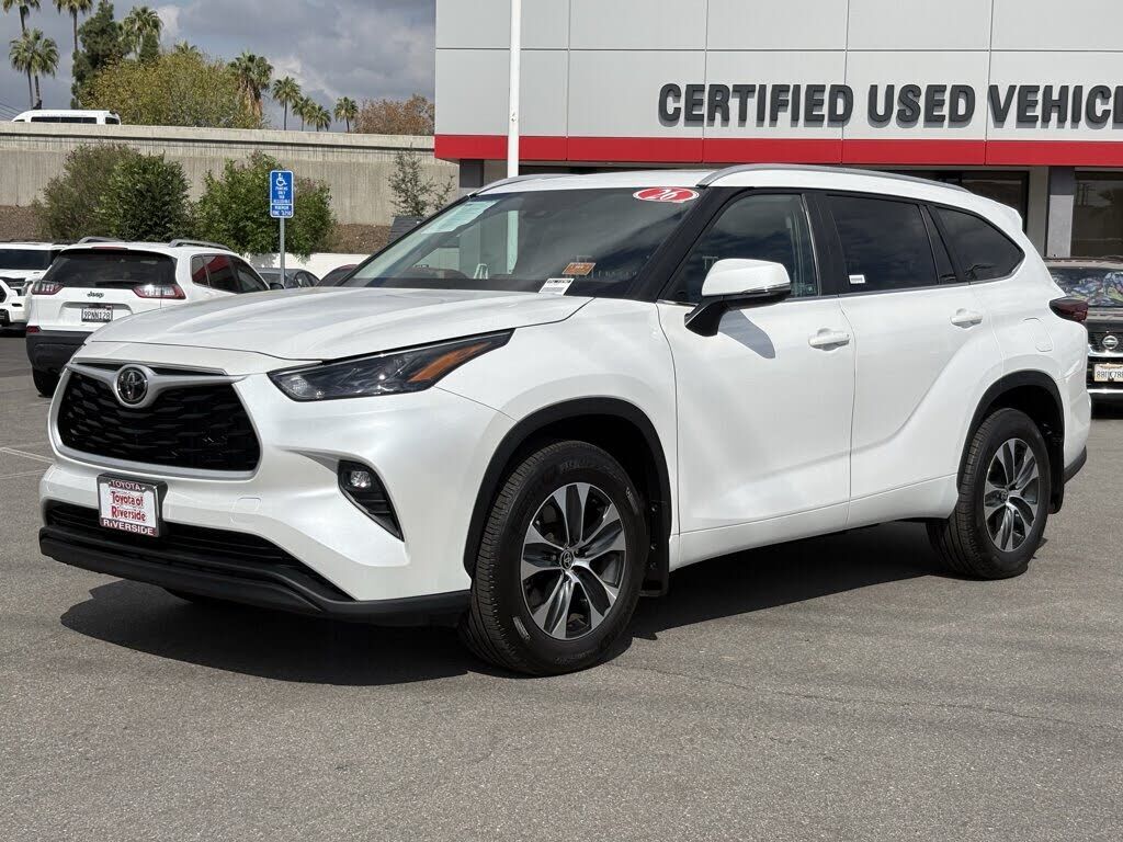 2026 TOYOTA Highlander