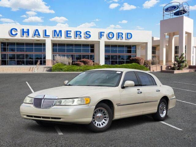 2002 LINCOLN Town Car