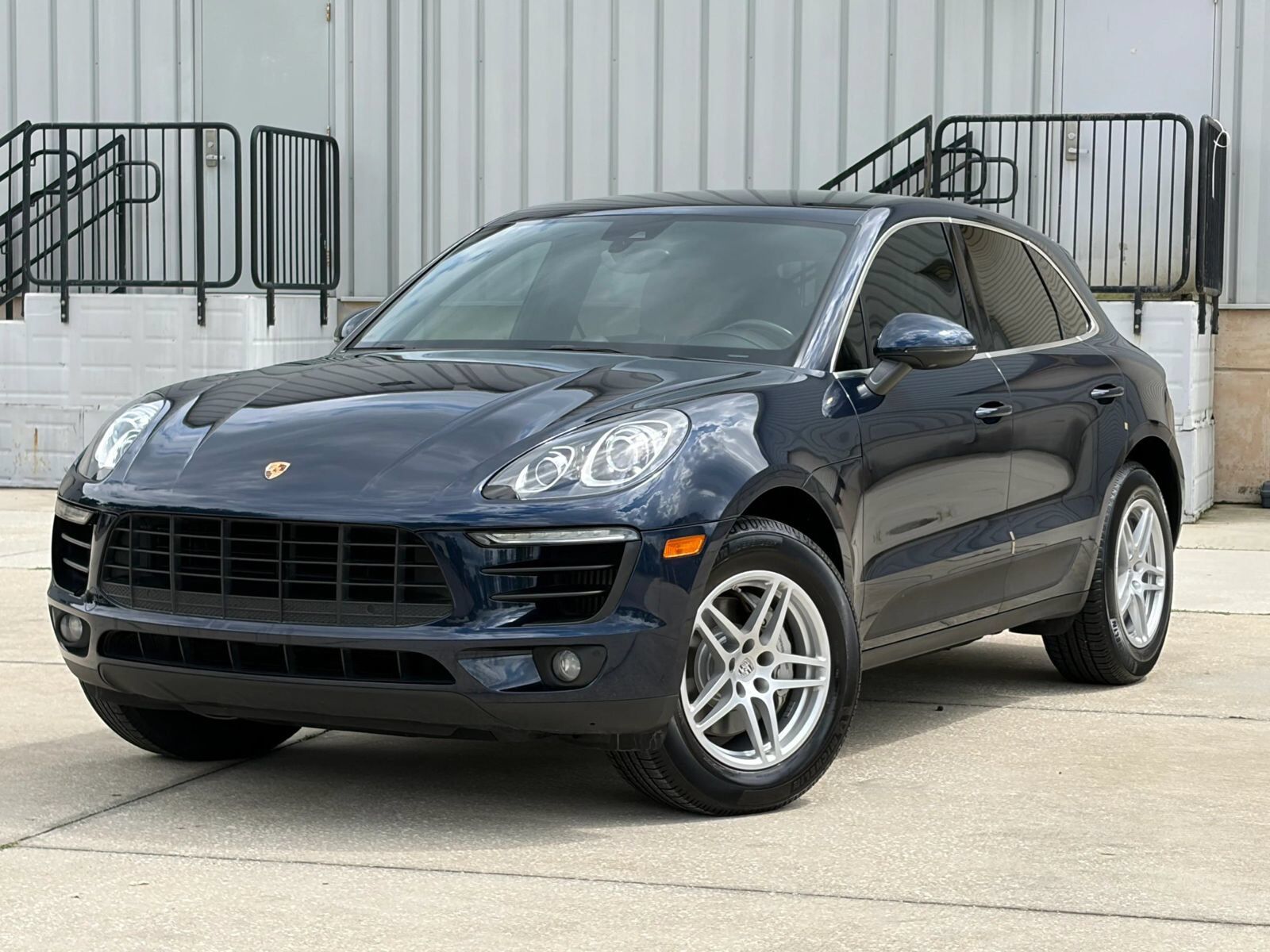 2017 PORSCHE Macan